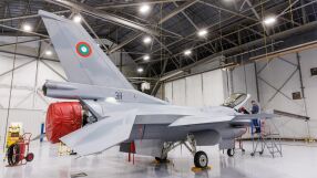 Първият изтребител F-16 Block 70 кацна в България: Колко струва поръчката?