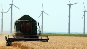 Държавата търси вариант за по-ранно изплащане на субсидиите на фермерите