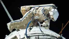 Показват скафандър на Александър Александров на Международния ден на космонавтиката