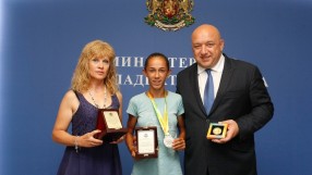 Министър Кралев награди Лили Георгиева