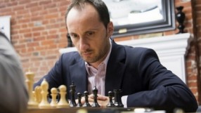 Веселин Топалов завърши реми в първата партия срещу Сергей Жигалко от втория кръг на Световната купа по шахмат