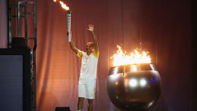 Кой е мъжът, запалил олимпийския огън