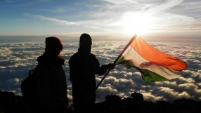 Индийци лъжат, че са изкачили Еверест. Непал ги наказва