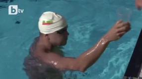 Бургазлия подобри световния рекорд от 12 часа плуване без прекъсване (ВИДЕО)