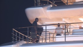 Въздушния в Сплит: На луксозна яхта и с текила за 100 000 долара