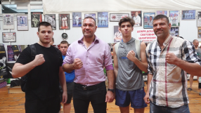 Братя Пулеви се срещнаха с боксови таланти в Бургас (ВИДЕО)