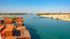 Суецкият канал отчете рекордни приходи заради бум на танкери с петрол и газ