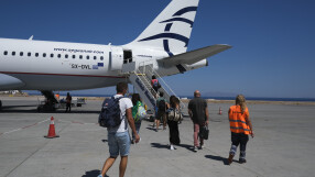 Санторини оглавява гръцките летища по ръст на трафик