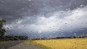 Жълт код за значителни валежи в 4 области в страната в събота