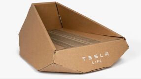 Tesla продава легла за котки Cybertruck, направени от картон