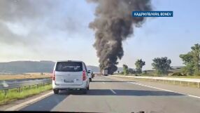 Камион се запали на АМ „Струма“: Трафикът е силно затруднен