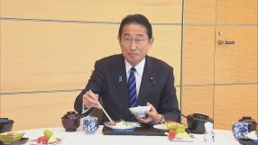Японски министри ядоха риба от водите около 