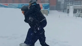 Новак и Йелена - когато игрите в снега се превърнат в тренировка (ВИДЕО)