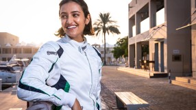 Една жена от Саудитска Арабия, която преобръща представите в моторните спортове