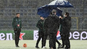 Отложиха мач от Шампионската лига заради снега (ВИДЕО)
