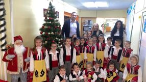 Кубрат Пулев зарадва дечицата от ДГ "Слънчице"