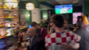 Луда радост: Фенове на Хърватия празнуват в София (ВИДЕО)