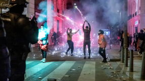 Арести и разбити магазини в Париж след триумфа на Мароко