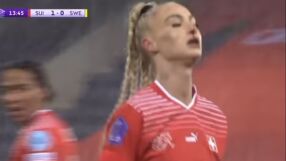 Разбиха носа на най-секси футболистката в света (ВИДЕО)