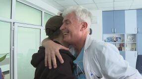 Млад мъж от Румъния, спасен от български лекари, се върна у нас, за да им благодари