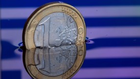 Еврото поевтиня до 11-годишен минимум