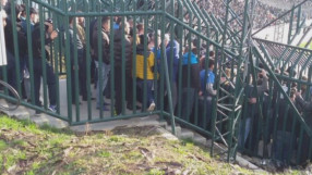 Феновете на Левски и ЦСКА изригнаха срещу условията на стадиона в Разград (ВИДЕО)