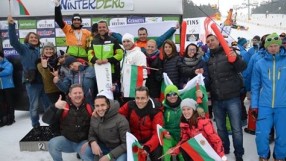 Феновете на Радо с гайди и чанове на пистите в Банско