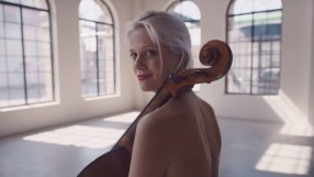 Терезие Ковалова за виолончелото, красотата, модата и анорексията  