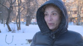 Пострадалата от паднала в София висулка жена: Нямаше предупредителни табели на улицата
