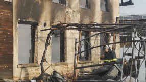 Сериозни щети след пожар в сервиз в Кресна