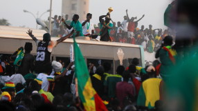 Вижте как Сенегал приветства футболните крале на Африка (ВИДЕО)