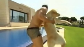 Искат наказание за Роналдо, хвърлил кучето си в басейна (ВИДЕО)