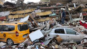 Amazon, Google, SpaceX: Как компаниите помагат на пострадалите от земетресението