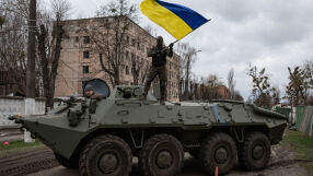 Столтенберг предлага 5-годишен фонд от 100 млрд. евро за украинската армия