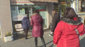 Картите за безплатно пътуване за деца: Без големи опашки, но с леко напрежение в Пловдив