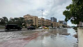 Работа и училище от вкъщи: Проливни дъждове наводниха Дубай (ВИДЕО)