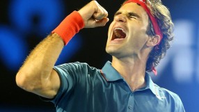 Федерер се завърна на корта с победа
