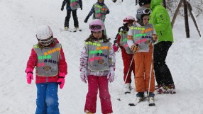Радост за децата по снежните писти в страната