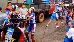 Бойни сцени на колоездачно състезание