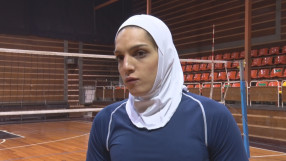 Иранката, която ще играе волейбол с хиджаб у нас (ВИДЕО)