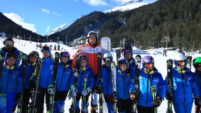 Радо Янков зарадва децата в Банско за Световния ден на снега