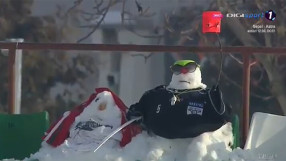 Снежни човеци замениха феновете по трибуните (ВИДЕО)
