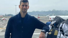 Джокович пристигна в Мелбърн, властите не признаха визата му