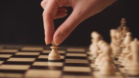 В украинския шах препоръчаха на своите да се въздържат от ръкуване с руснаци