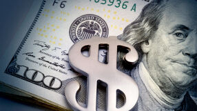 Bloomberg: Ще бъде ли детрониран доларът?
