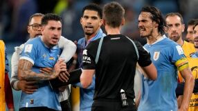 ФИФА наказа звездите на Уругвай за непристойно поведение