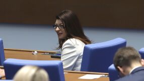 Сблъсък за конституционните съдии: Гласуваха оставката на Десислава Атанасова като депутат