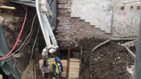 Заради строеж на съсед: Семейство с три деца може да остане без дом в Пловдив (СНИМКИ)