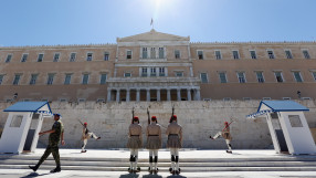 Колко години трябва да работиш в Гърция, за да вземеш минимална пенсия там?