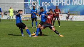 Ултраси бият футболисти на мач на Черно море